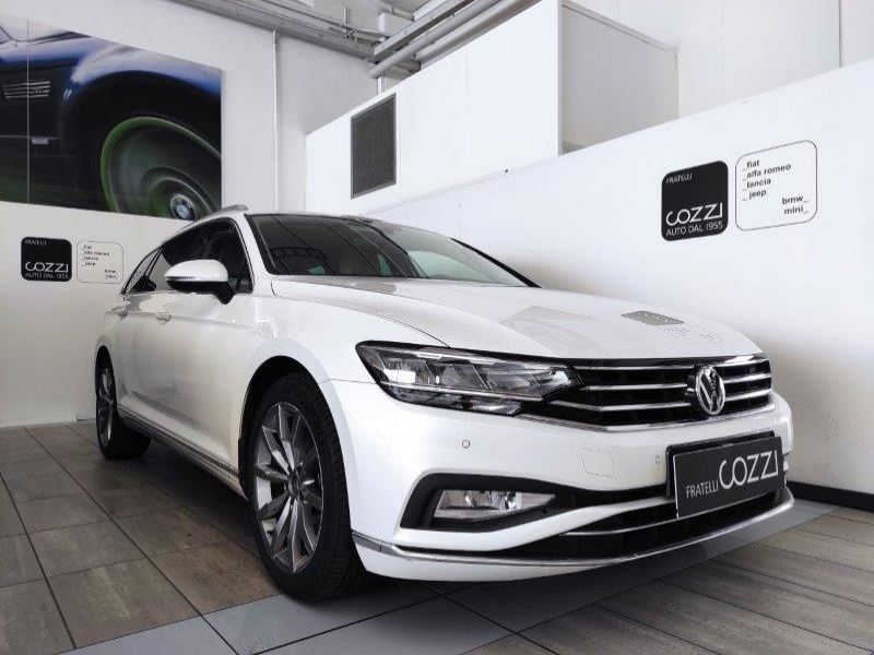 VOLKSWAGEN Passat 8ª serie Passat Variant 2.0 TDI SCR 190 CV 4MOTION DSG Executive BMT - Cozzi